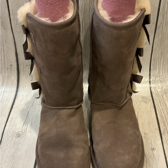 Koolaburra by UGG Brown Suede Winter Boots with Fur Accents bow details - Picture 2 of 6